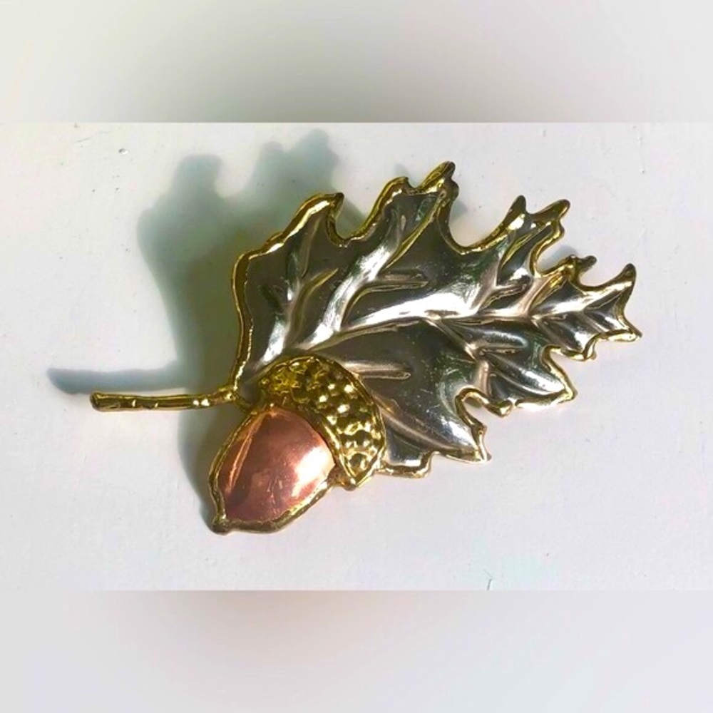 🎉🍁Vintage Handcrafted Oak Leaf Acorn Brooch/Pendant
